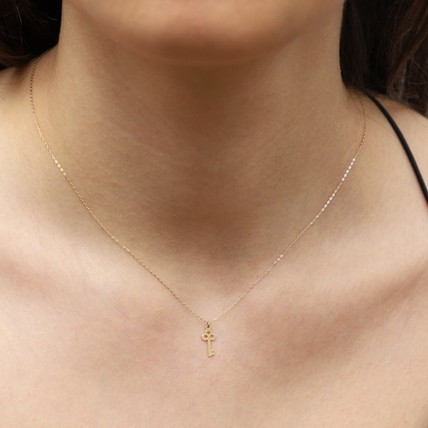 Minimalist Anahtar Altın Kolye