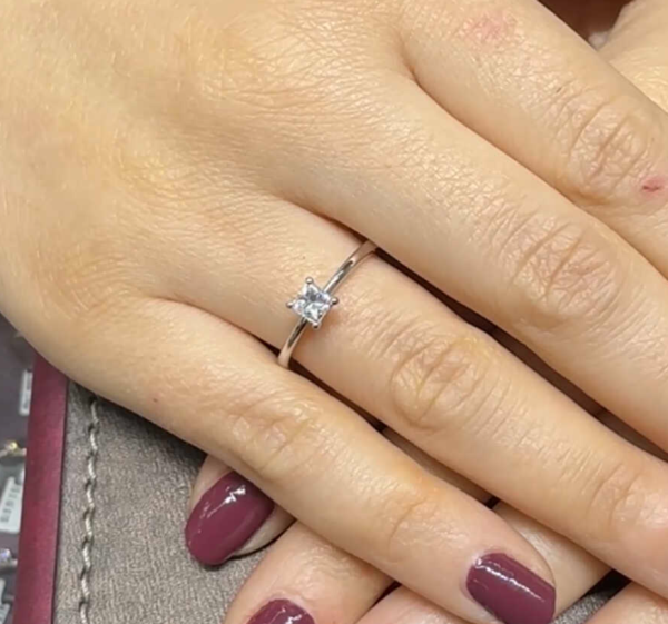 0.30 ct Doğal Elmas Prenses Kesim Nişan Yüzüğü