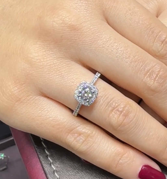1 Karat Pırlanta Halo Yüzük